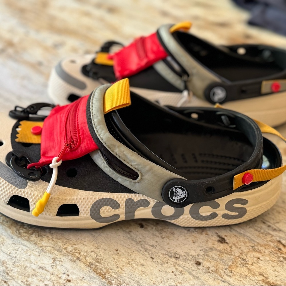 Crocs Classic Clog Venture Black White. Men’s 9/Womens 11